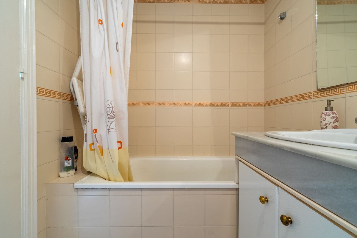 3 Bed Middle Floor Apartment in Fuengirola