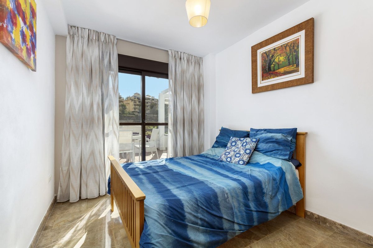 2 Bed Middle Floor Apartment in Selwo