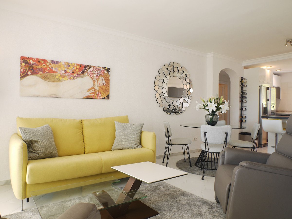 2 Bed Top Floor Apartment in Miraflores