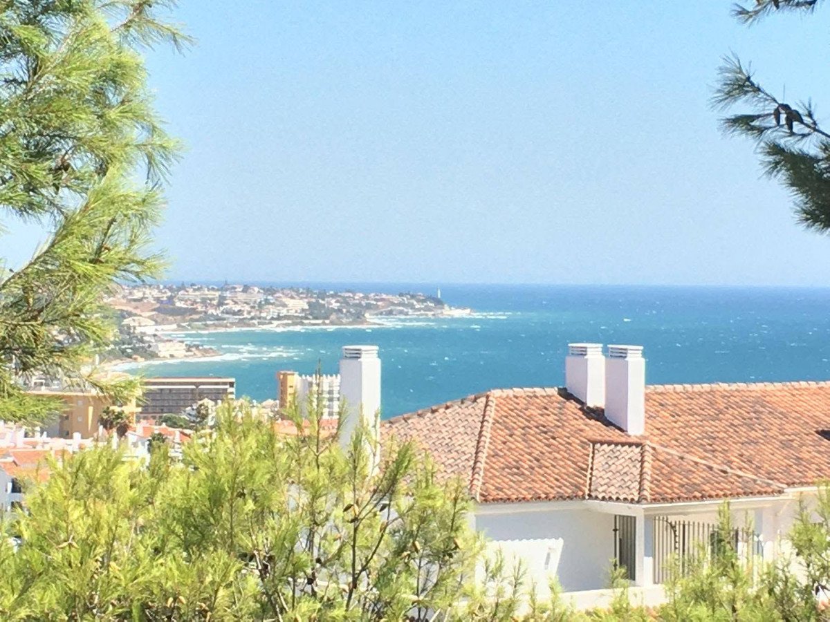 2 Bed Top Floor Apartment in Miraflores