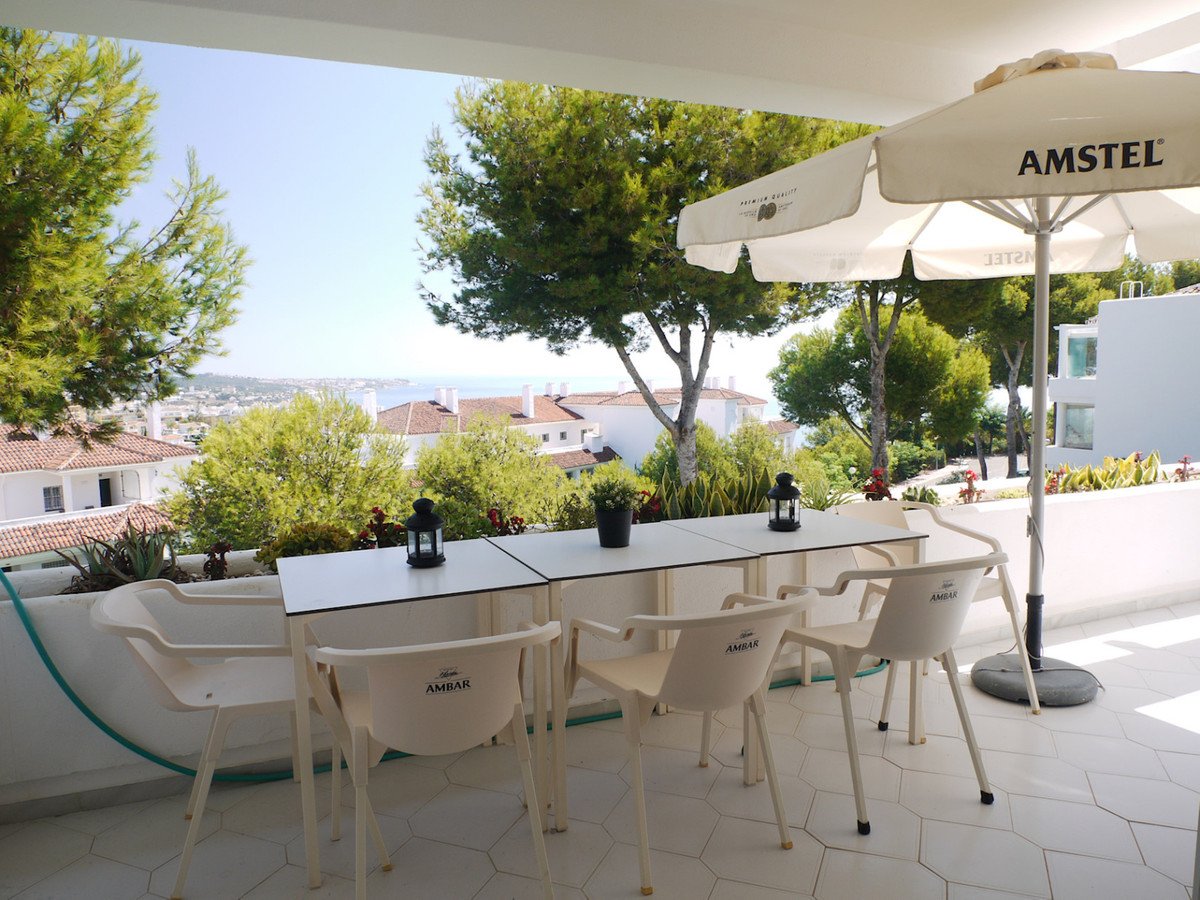 2 Bed Top Floor Apartment in Miraflores