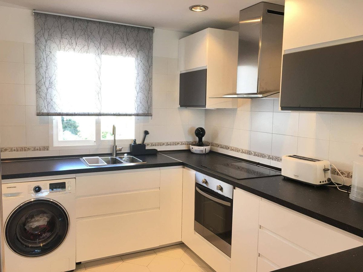 2 Bed Top Floor Apartment in Miraflores