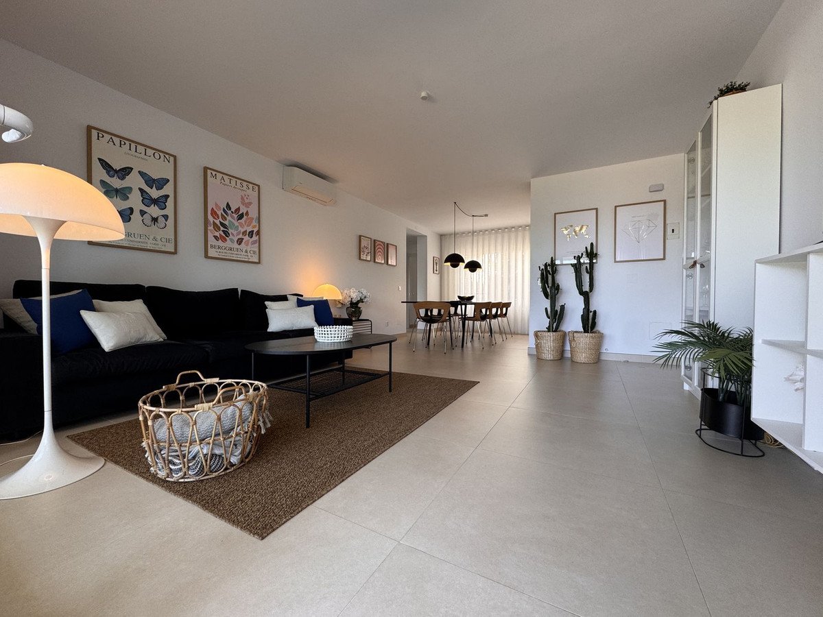 2 Bed Middle Floor Apartment in Miraflores