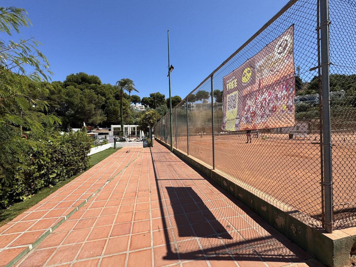 2 Bed Middle Floor Apartment in Miraflores