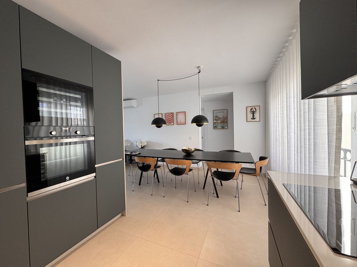 2 Bed Middle Floor Apartment in Miraflores