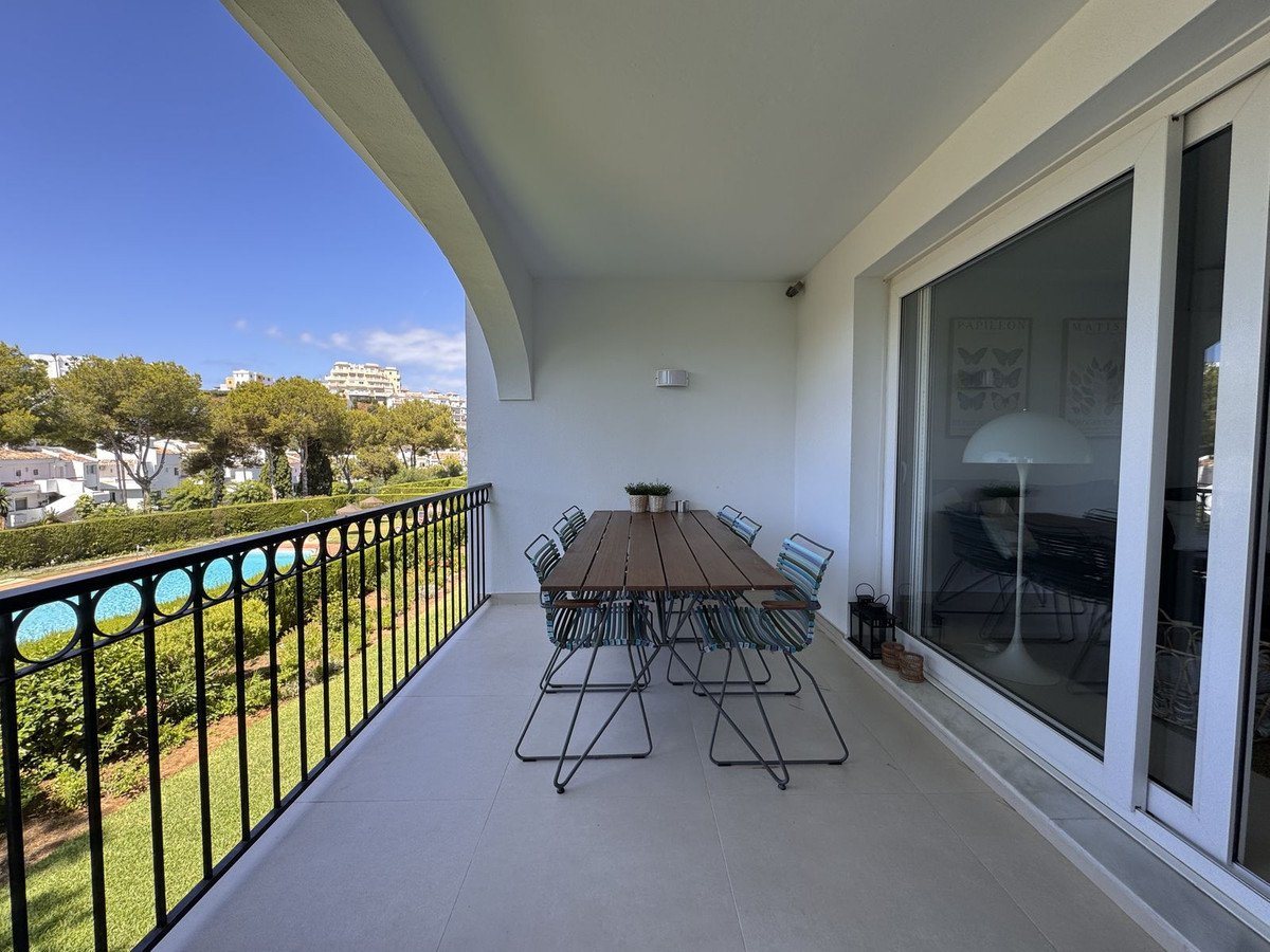 2 Bed Middle Floor Apartment in Miraflores