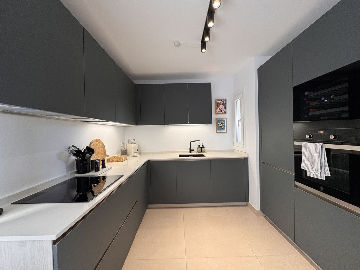2 Bed Middle Floor Apartment in Miraflores
