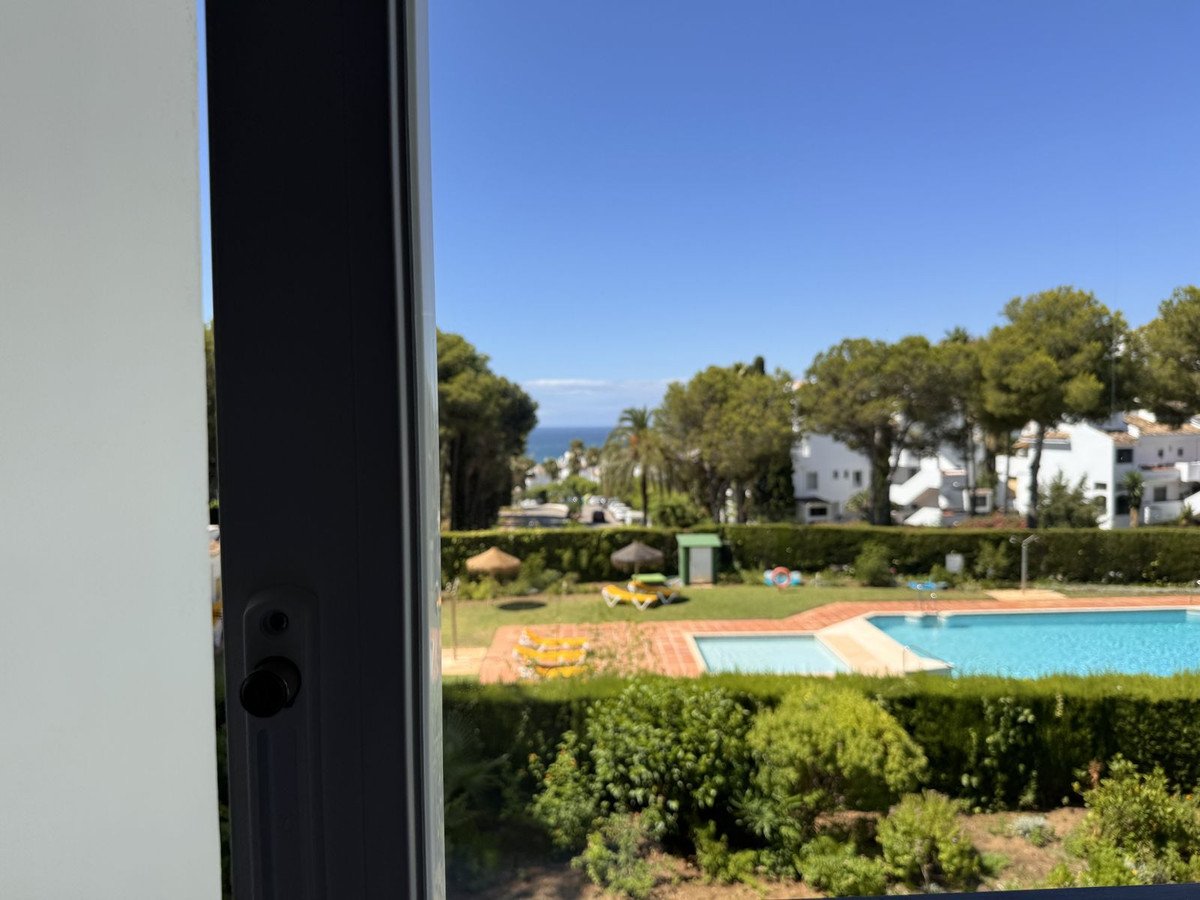 2 Bed Middle Floor Apartment in Miraflores