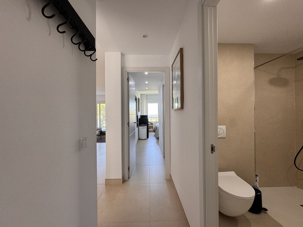 2 Bed Middle Floor Apartment in Miraflores