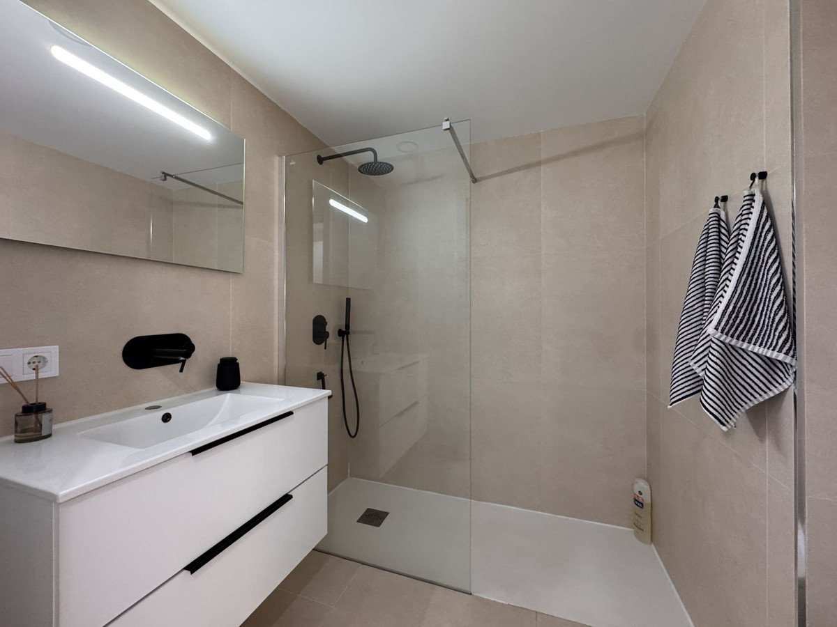 2 Bed Middle Floor Apartment in Miraflores