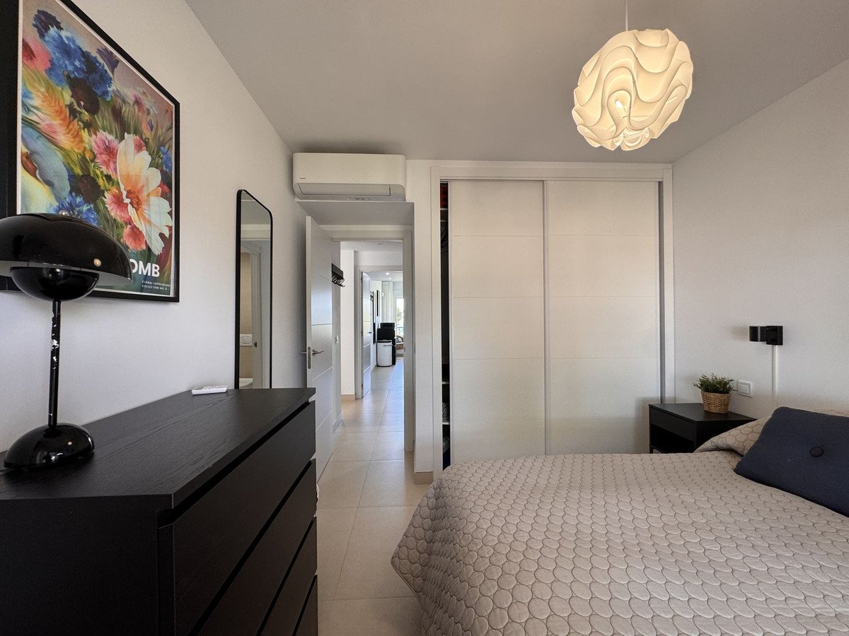 2 Bed Middle Floor Apartment in Miraflores