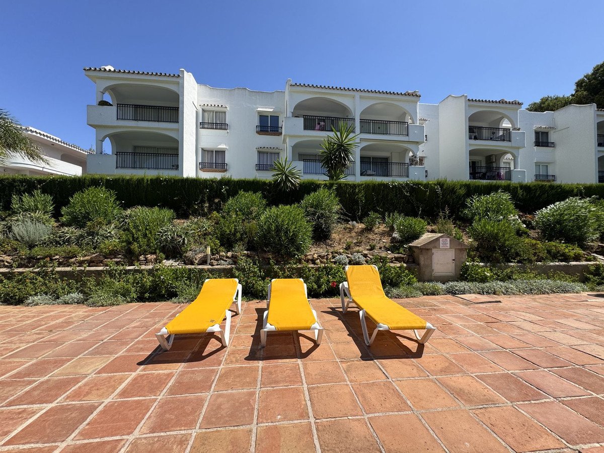 2 Bed Middle Floor Apartment in Miraflores
