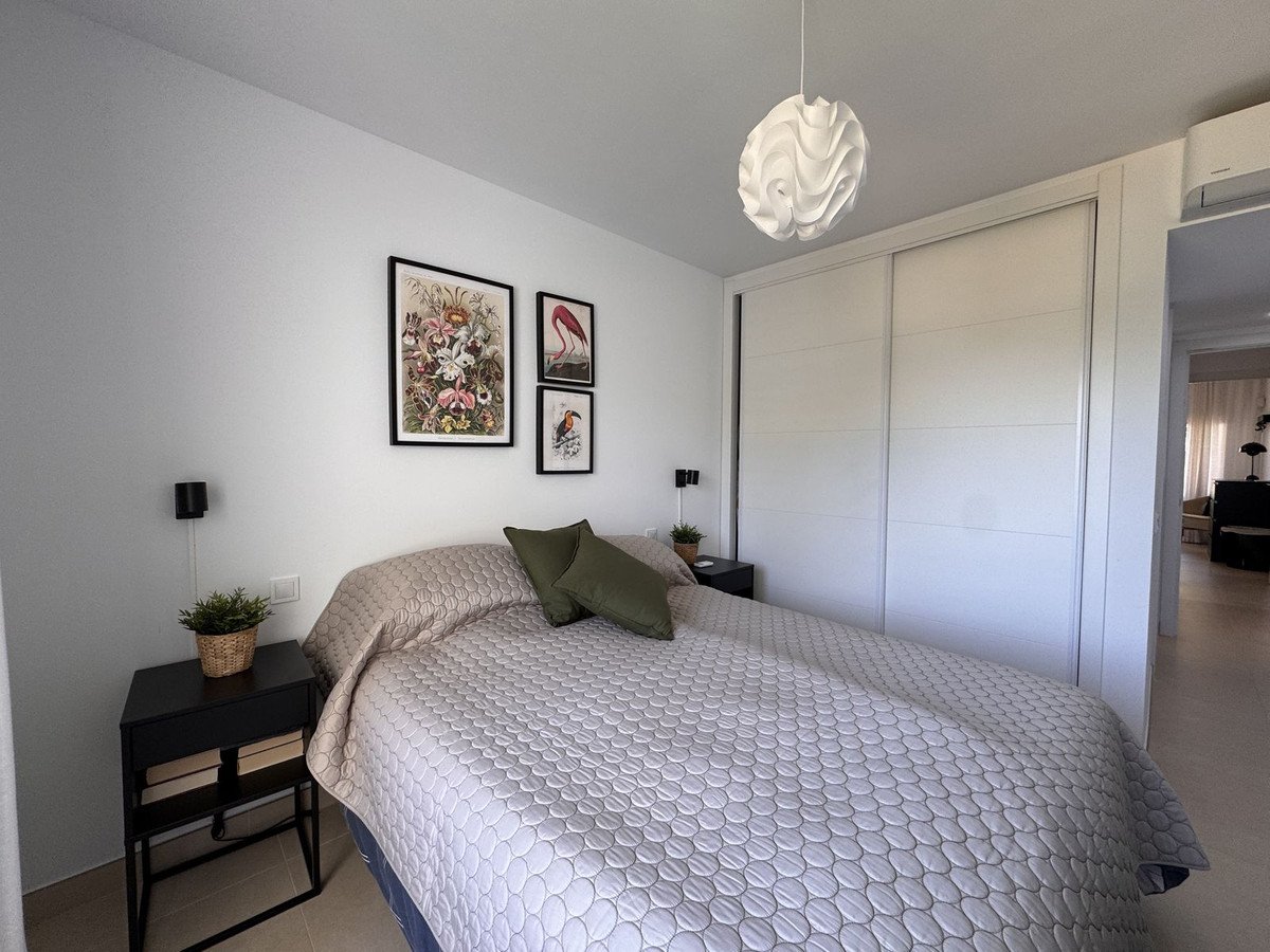 2 Bed Middle Floor Apartment in Miraflores