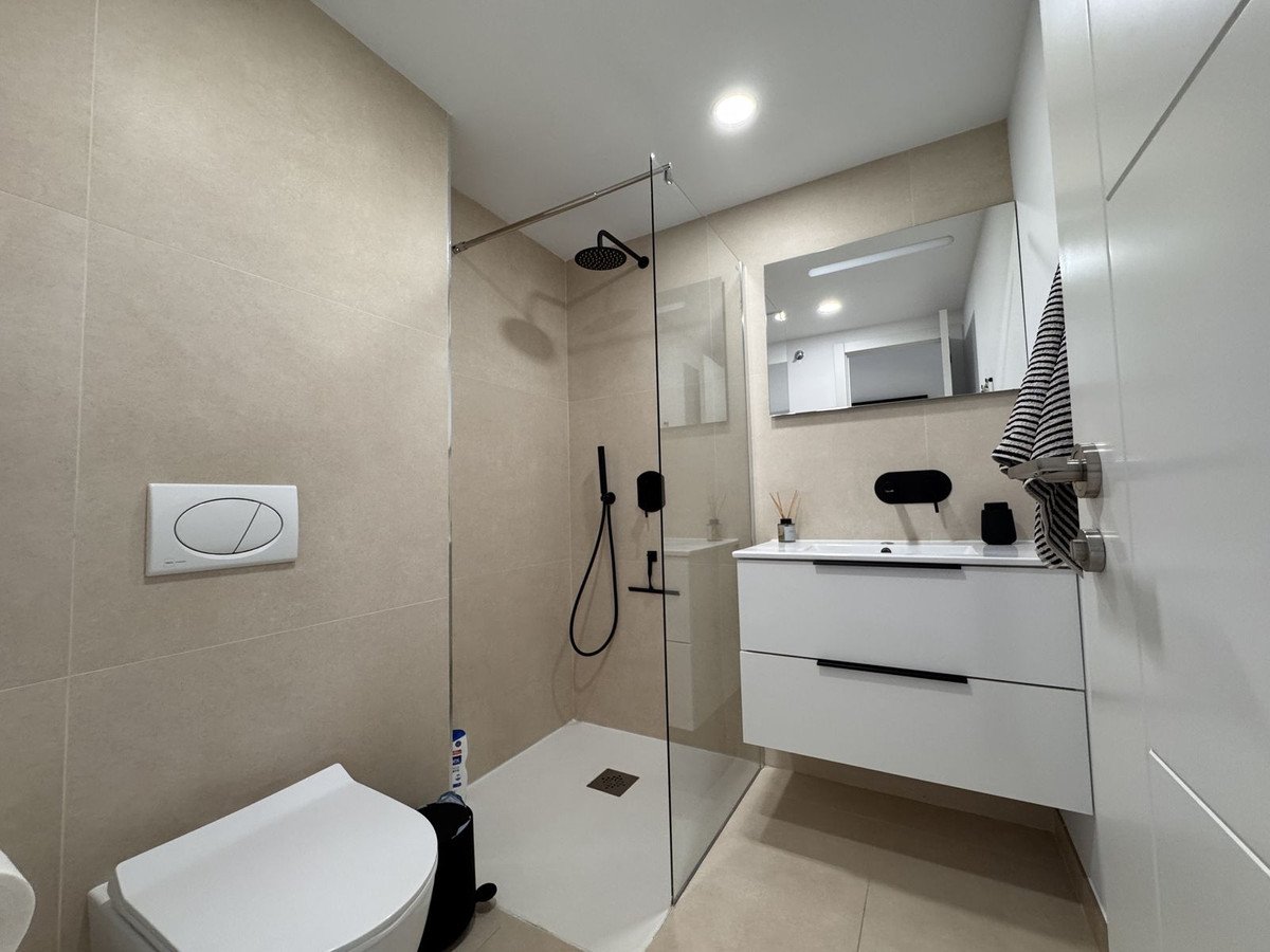 2 Bed Middle Floor Apartment in Miraflores