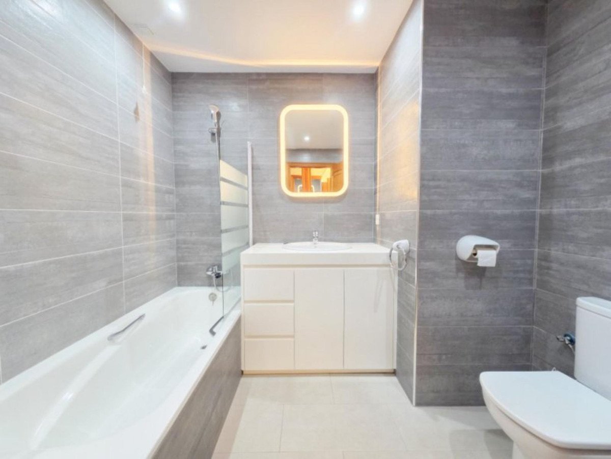 3 Bed Ground Floor Apartment in La Duquesa