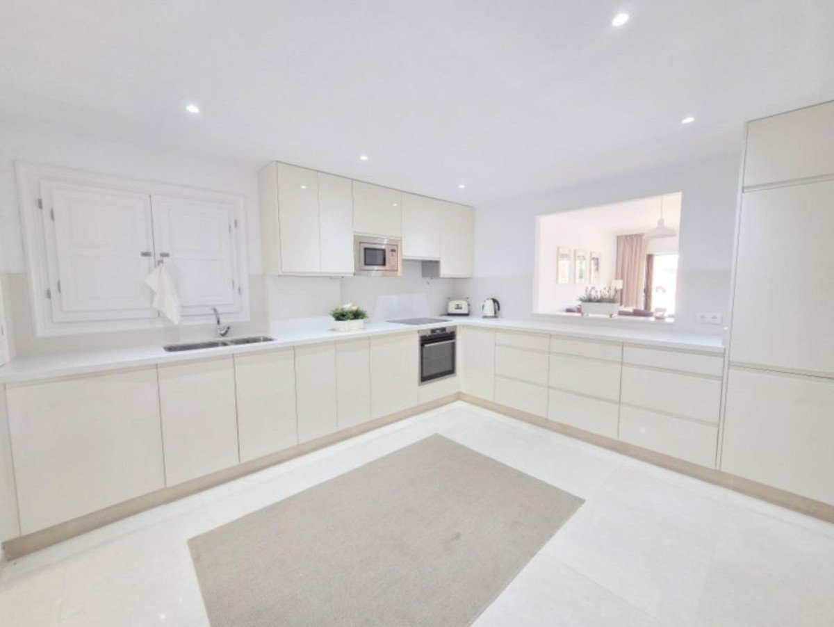 3 Bed Ground Floor Apartment in La Duquesa