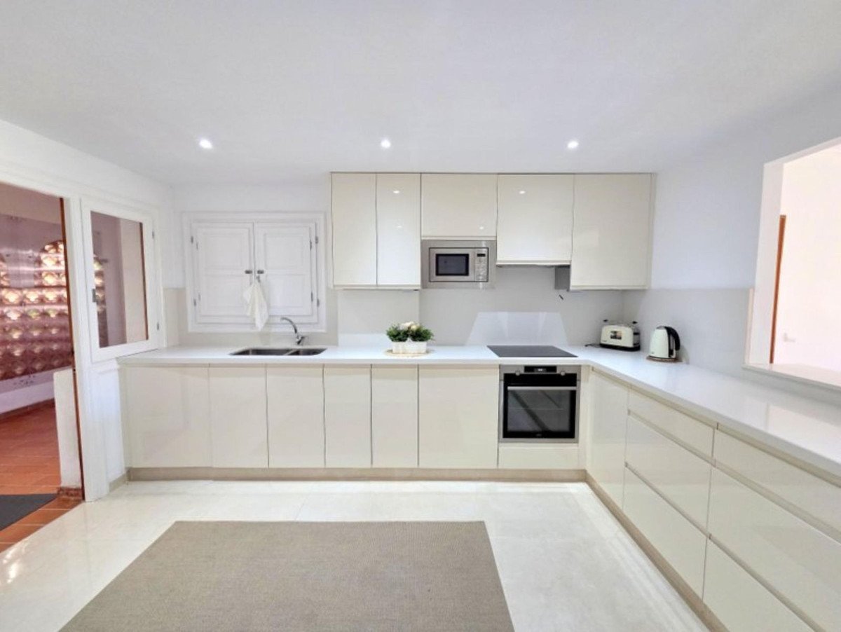 3 Bed Ground Floor Apartment in La Duquesa