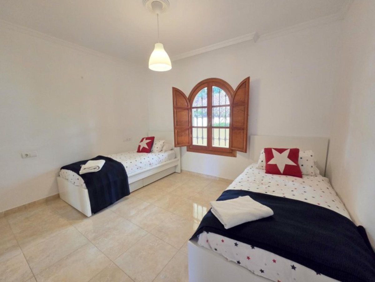 3 Bed Ground Floor Apartment in La Duquesa