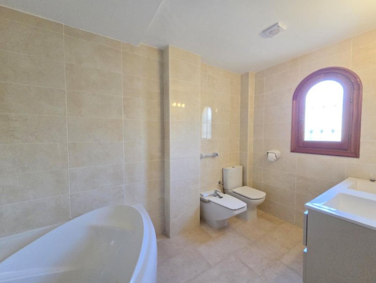 3 Bed Ground Floor Apartment in La Duquesa