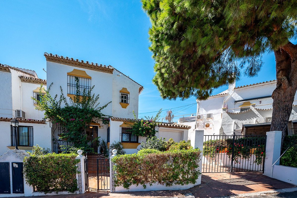 3 Bed Townhouse in El Chaparral