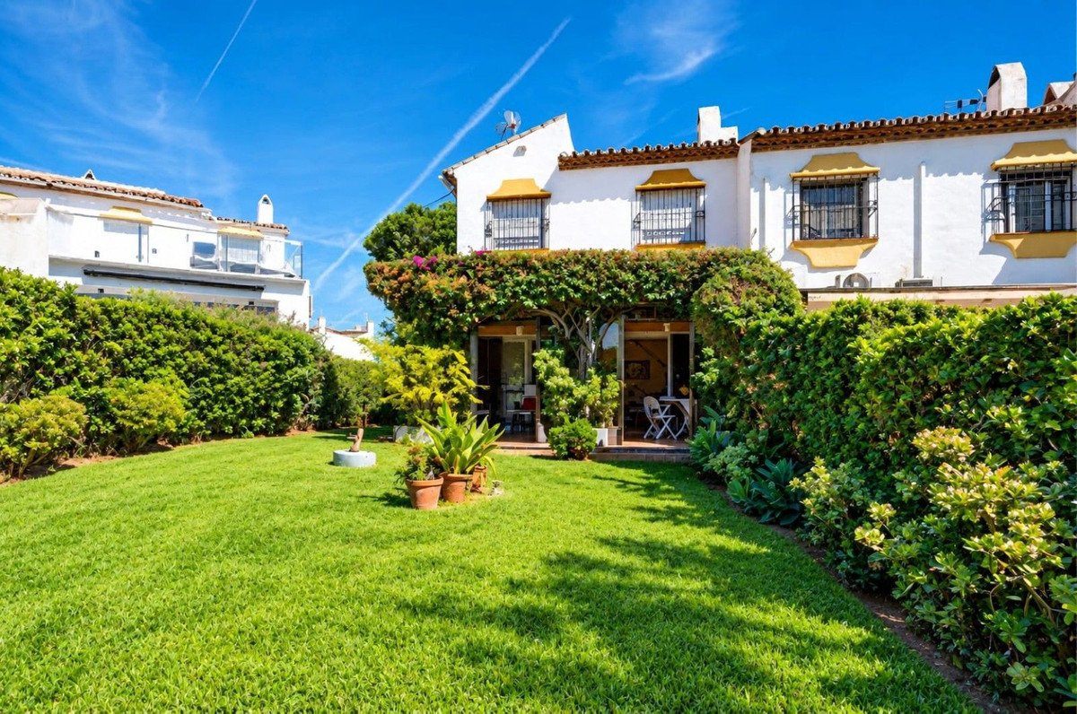 3 Bed Townhouse in El Chaparral