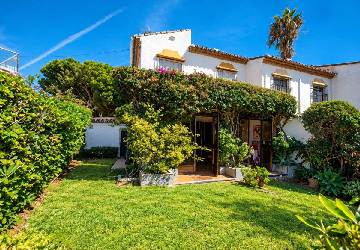 3 Bed Townhouse in El Chaparral