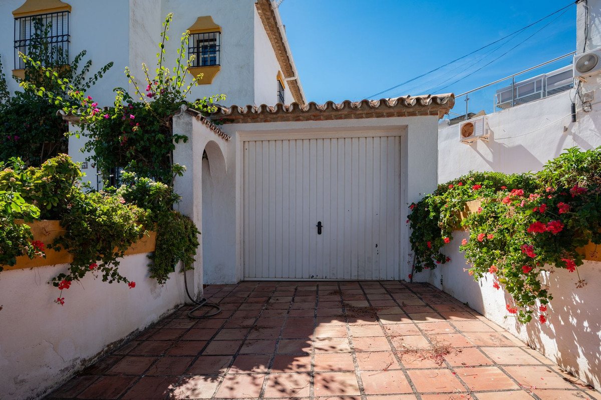 3 Bed Townhouse in El Chaparral