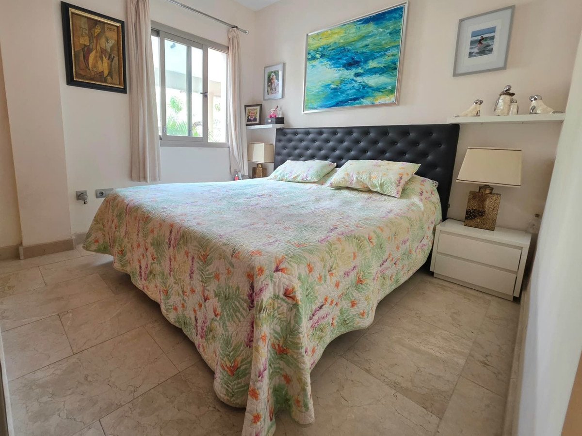 2 Bed Middle Floor Apartment in Estepona