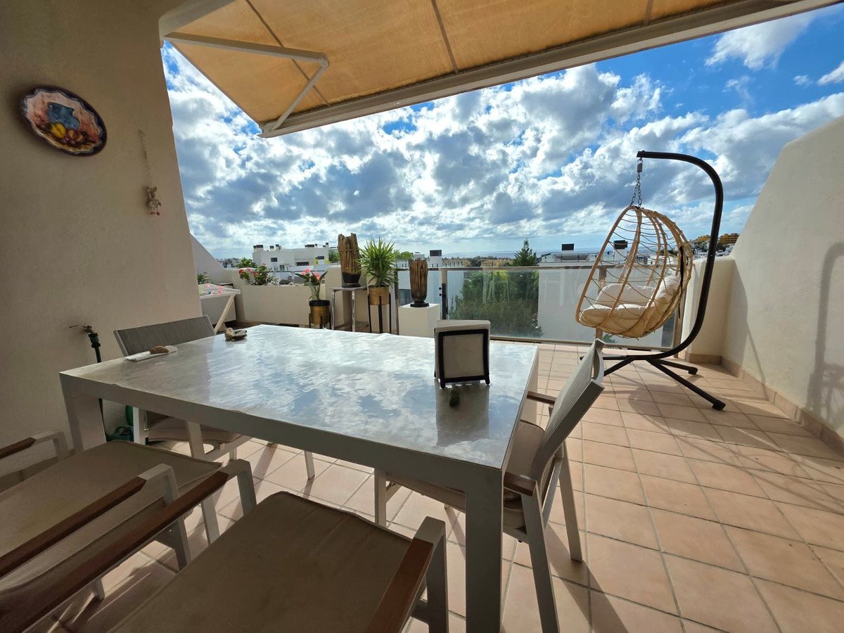 2 Bed Middle Floor Apartment in Estepona