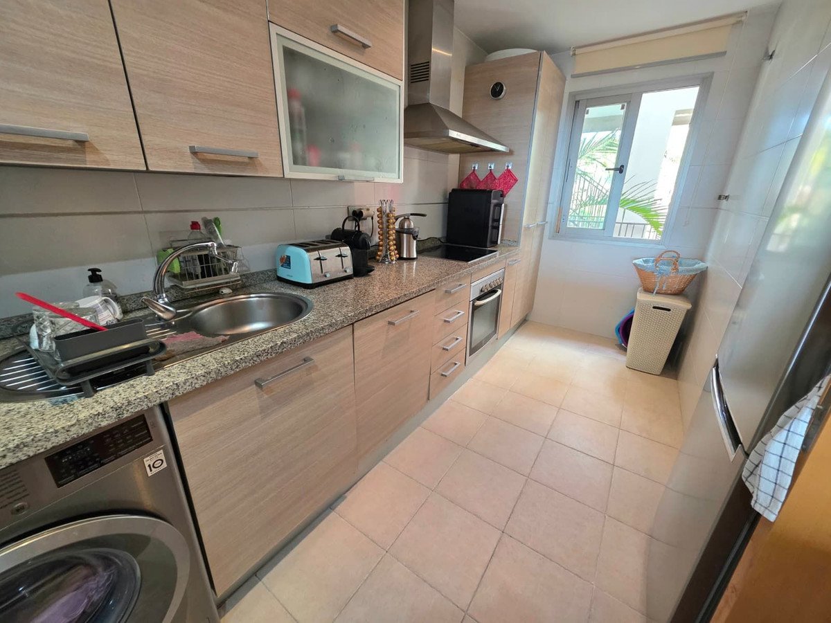 2 Bed Middle Floor Apartment in Estepona