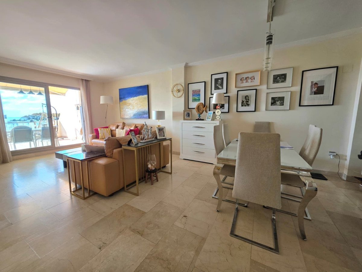 2 Bed Middle Floor Apartment in Estepona
