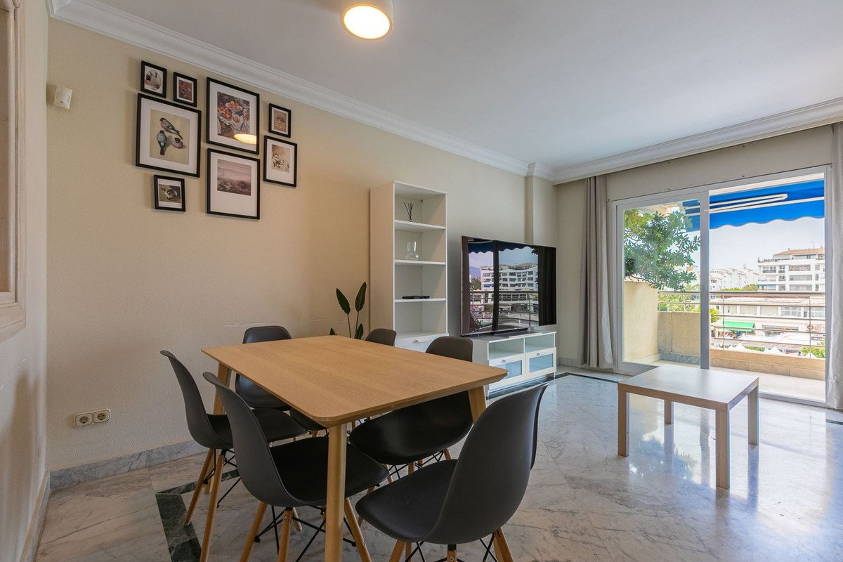 2 Bed Middle Floor Apartment in Puerto Banús