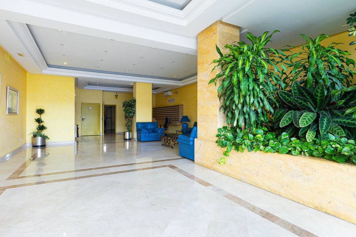 2 Bed Middle Floor Apartment in Puerto Banús