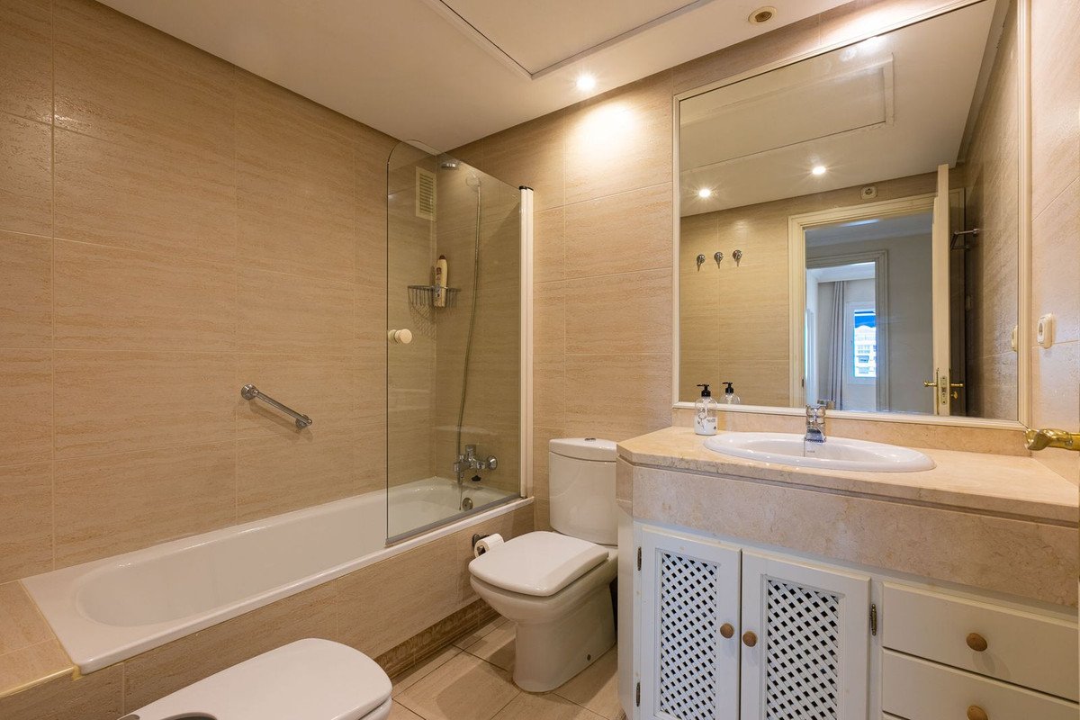 2 Bed Middle Floor Apartment in Puerto Banús