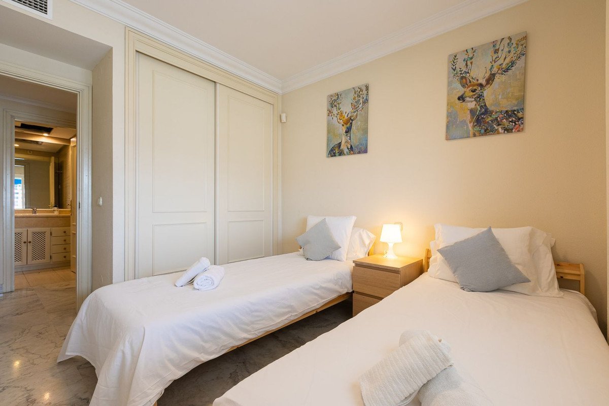 2 Bed Middle Floor Apartment in Puerto Banús