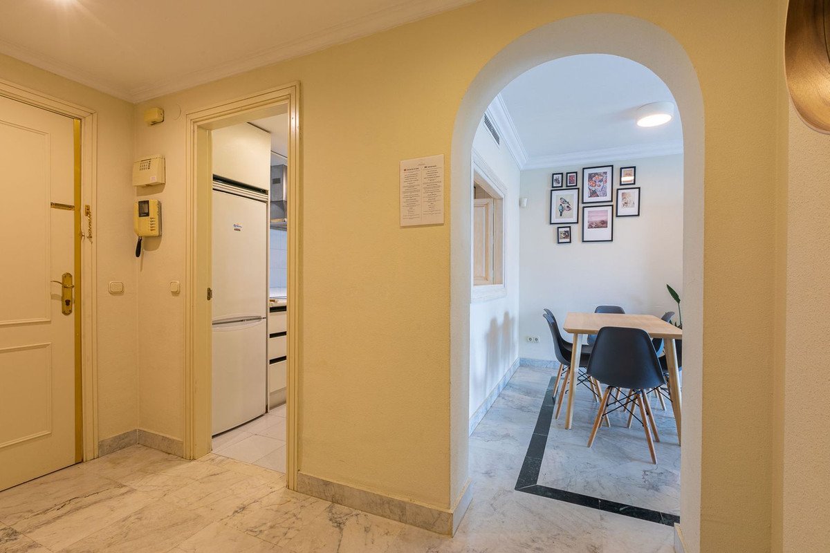 2 Bed Middle Floor Apartment in Puerto Banús