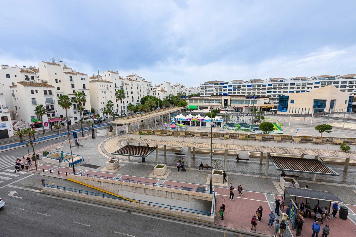 2 Bed Middle Floor Apartment in Puerto Banús