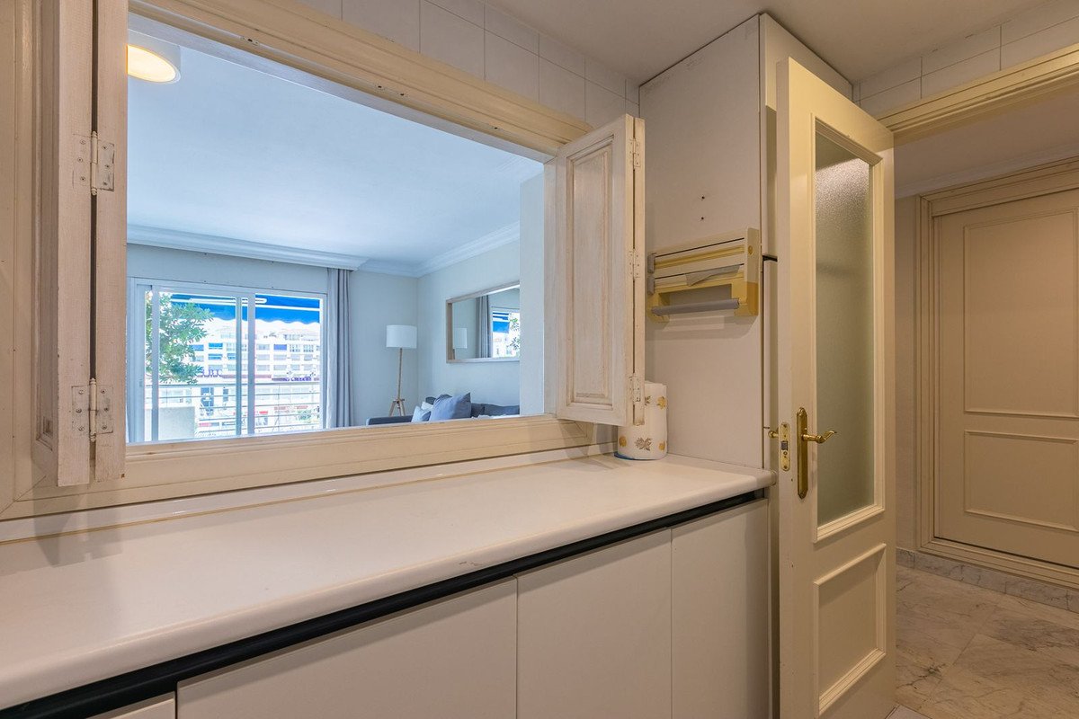 2 Bed Middle Floor Apartment in Puerto Banús