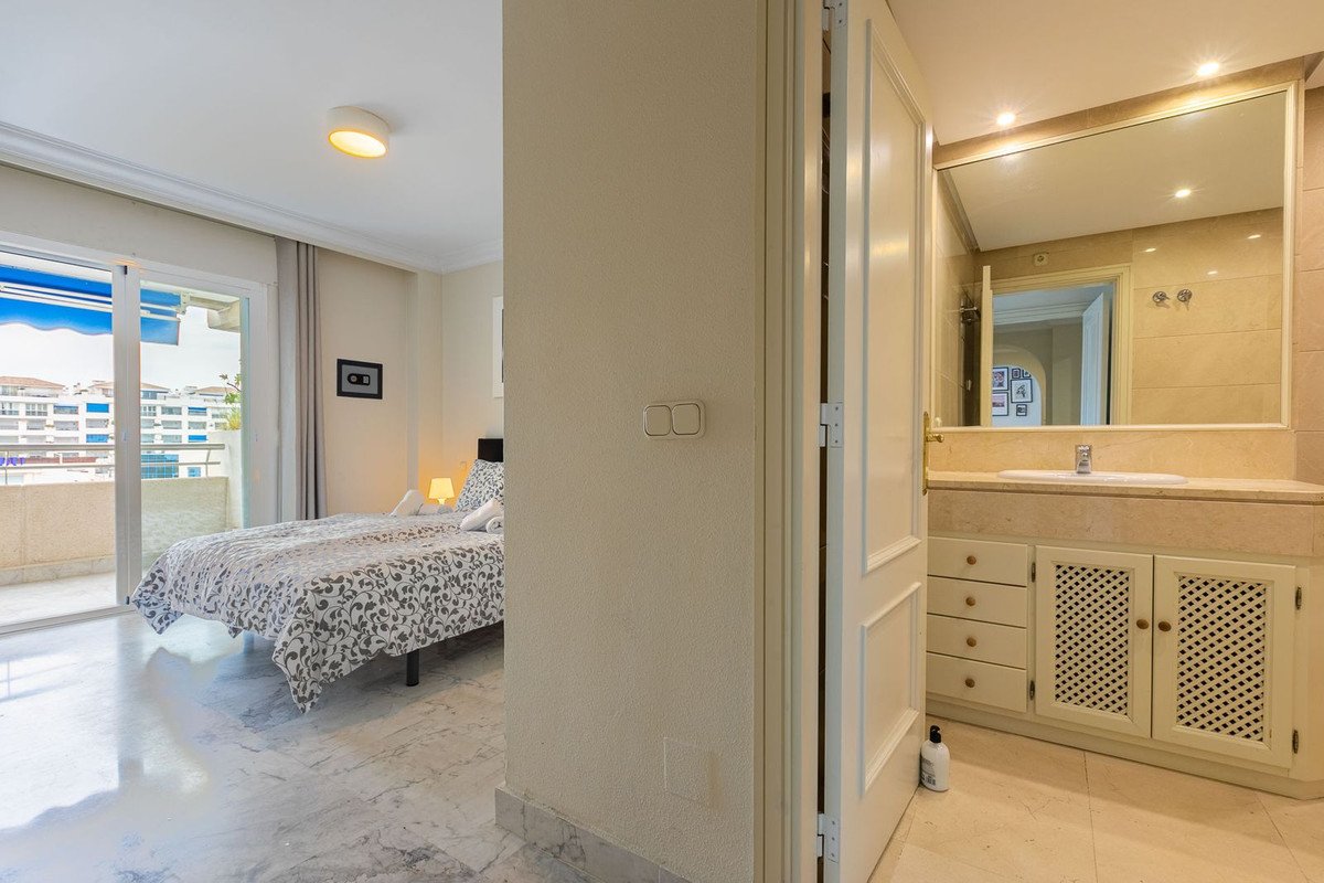 2 Bed Middle Floor Apartment in Puerto Banús