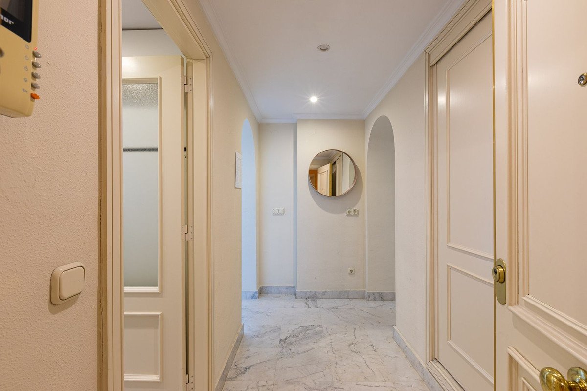 2 Bed Middle Floor Apartment in Puerto Banús