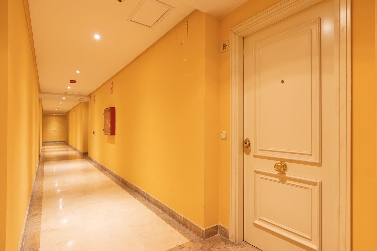 2 Bed Middle Floor Apartment in Puerto Banús