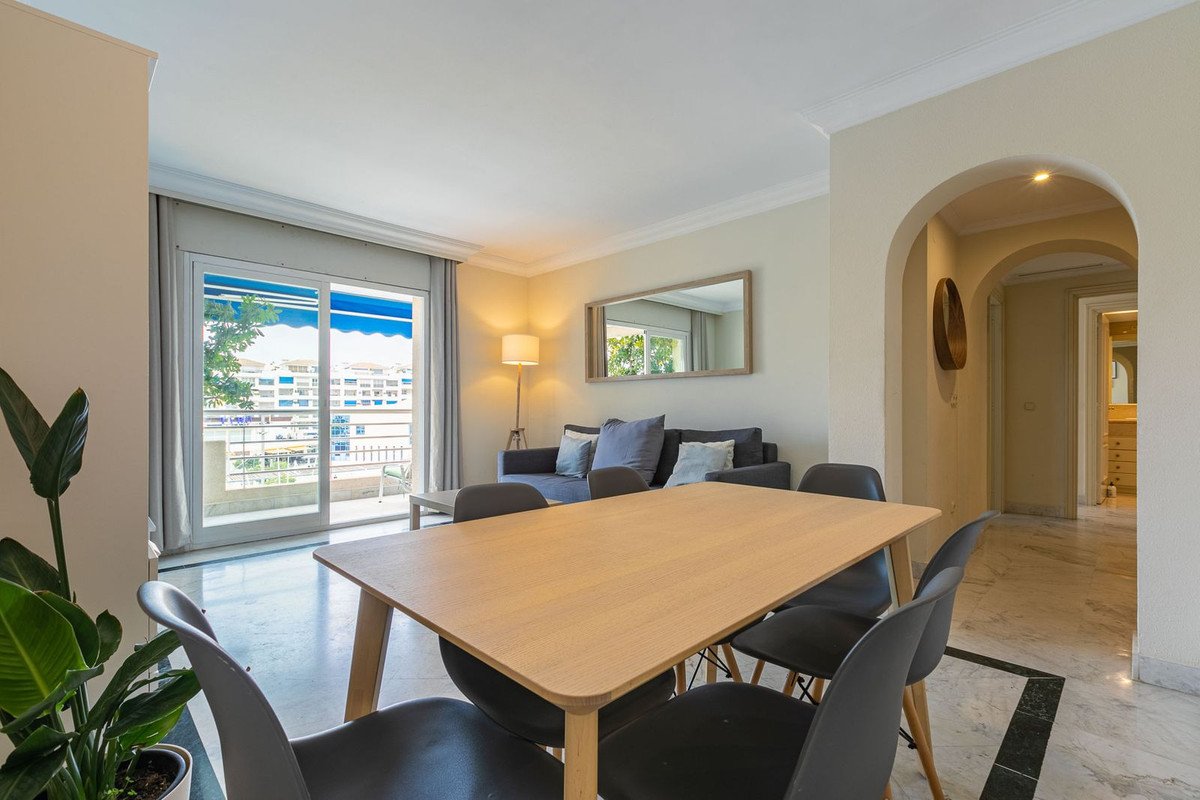 2 Bed Middle Floor Apartment in Puerto Banús