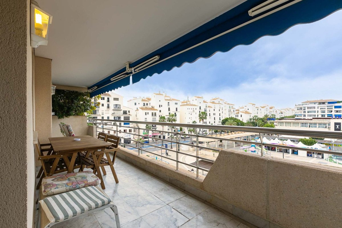 2 Bed Middle Floor Apartment in Puerto Banús