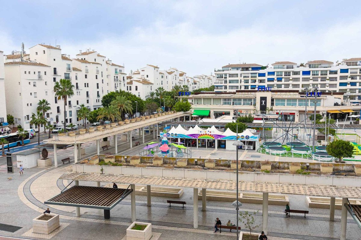 2 Bed Middle Floor Apartment in Puerto Banús