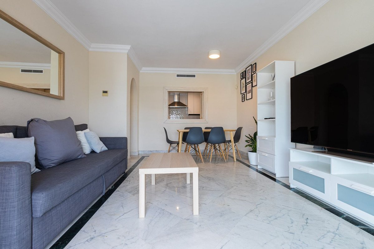 2 Bed Middle Floor Apartment in Puerto Banús