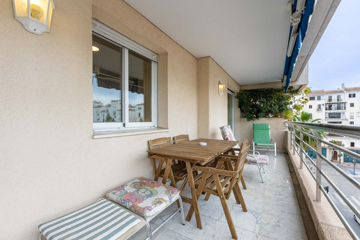 2 Bed Middle Floor Apartment in Puerto Banús