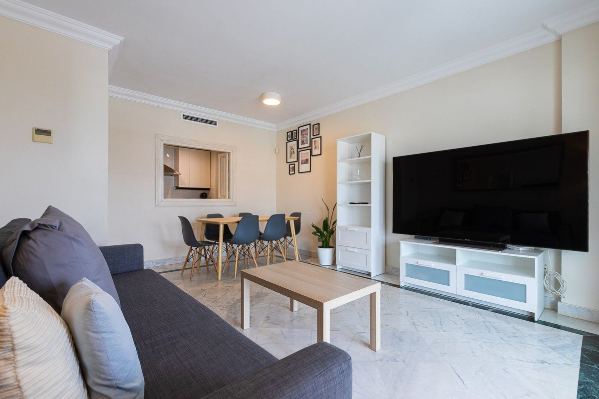 2 Bed Middle Floor Apartment in Puerto Banús