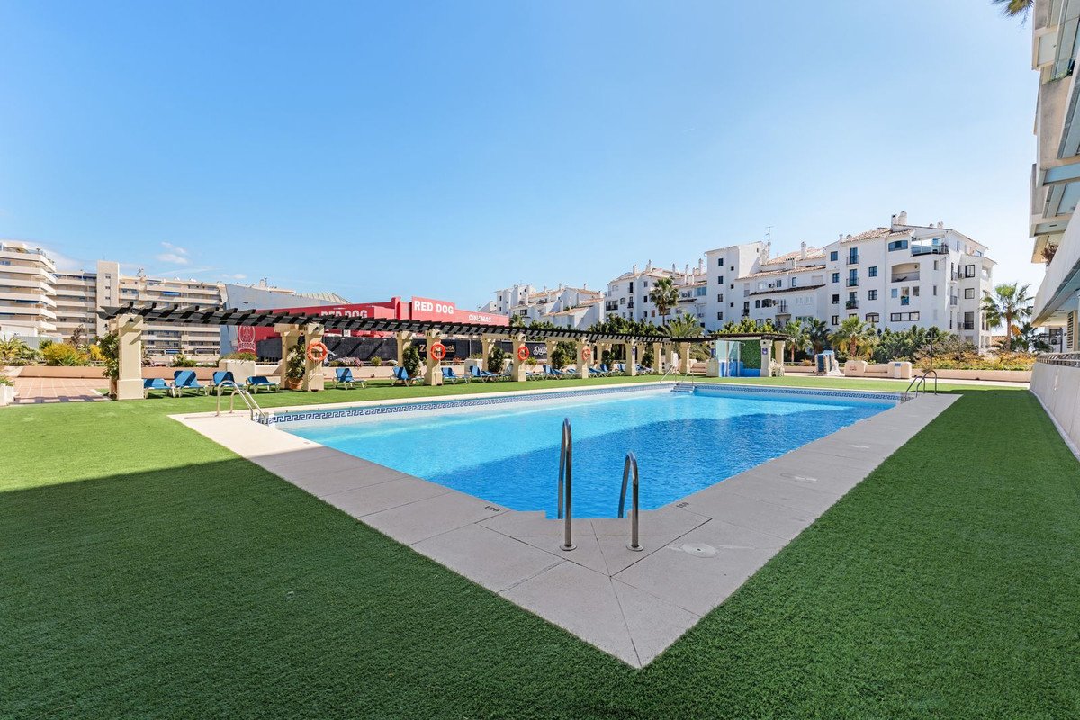 2 Bed Middle Floor Apartment in Puerto Banús