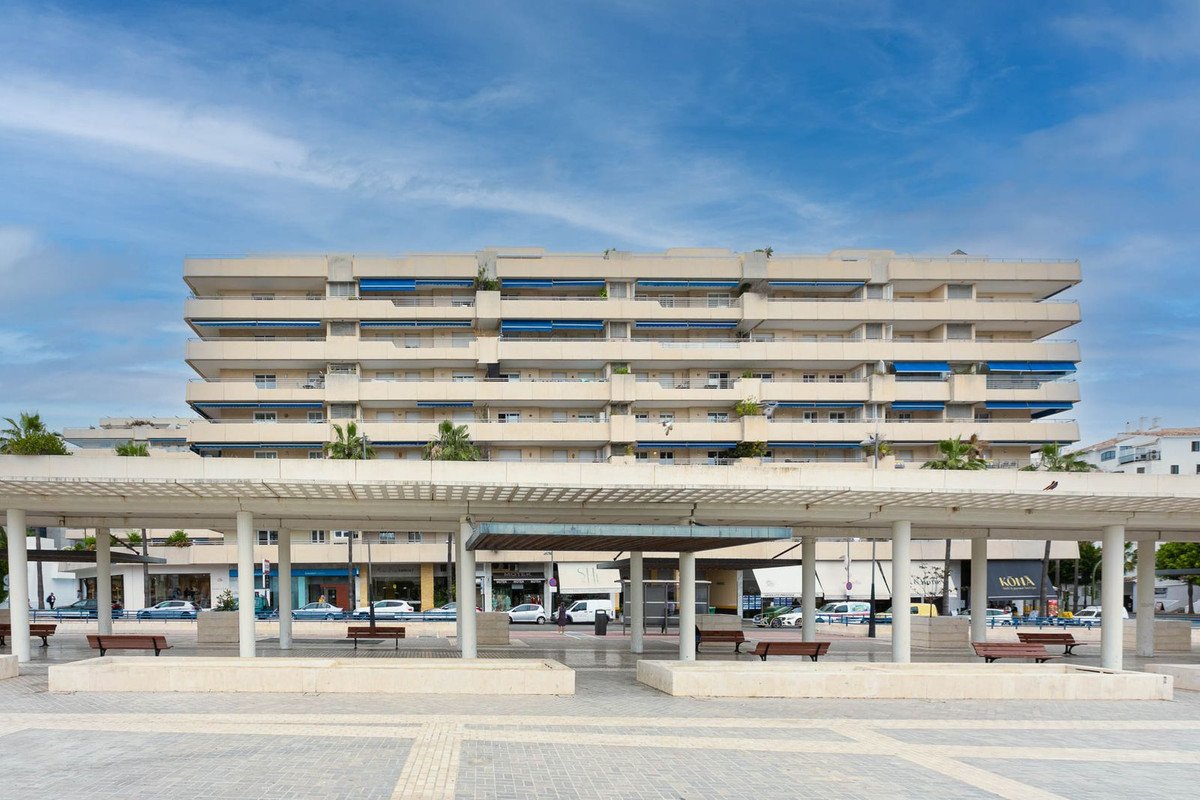 2 Bed Middle Floor Apartment in Puerto Banús