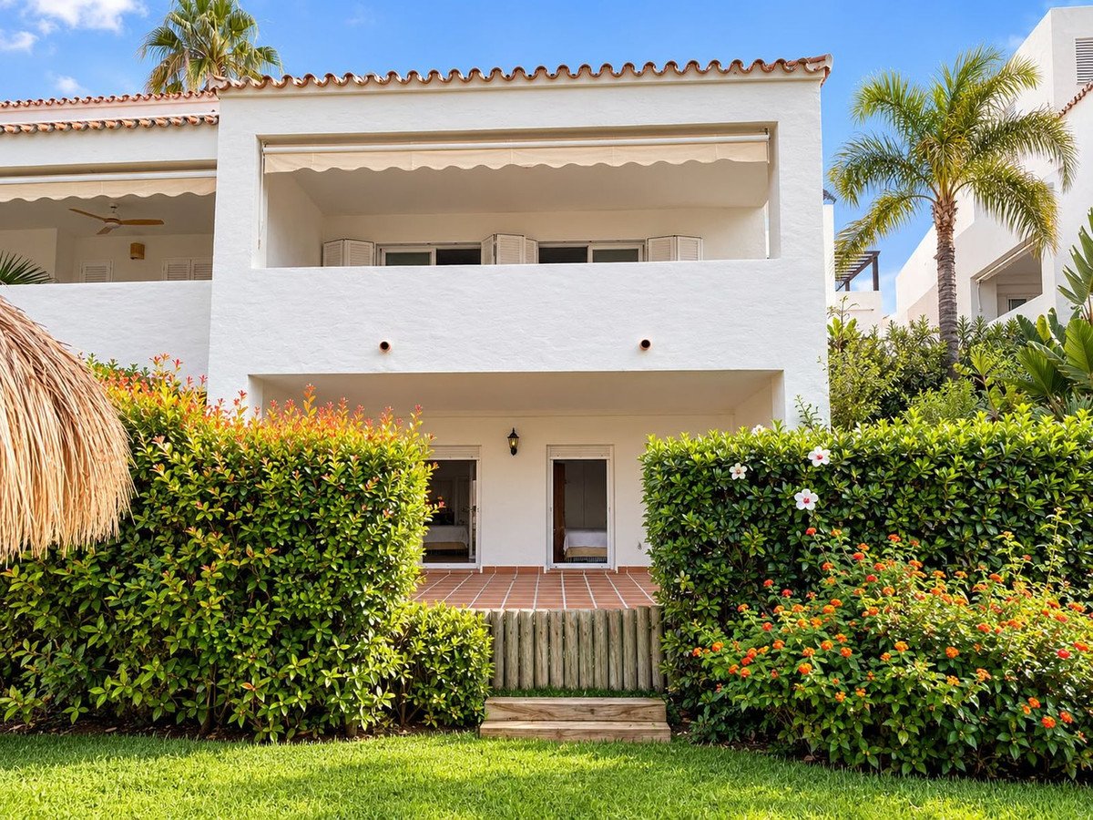3 Bed Semi-Detached House in Bahía de Marbella